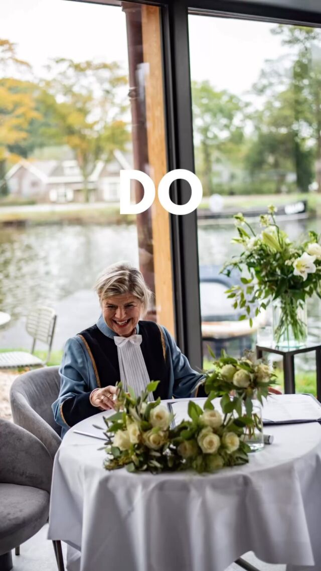Mooi moment beleefd vastgelegd in beelden en herinneringen: “We waren bezig met ons trouwfotoboek en kwamen een paar mooie foto’s van jou tegen. We vonden de dag geweldig en iedereen vond jou ontzettend leuk! Bedankt voor het speciaal maken van onze dag. Liefs, Thom en Montana”
Willen jullie ook een mooie persoonlijke ceremonie, met interactie, niet saai met oog voor details, met een lach en een traan en vooral eigentijds en passend bij jullie! Stuur me dan een bericht, want trouwen is mijn passie! Mag ik erbij zijn op jullie dag?
#zelfstandigtrouwambtenaar #trouwenismijnpassie #interactie #BABS #trouwen #eigentijds